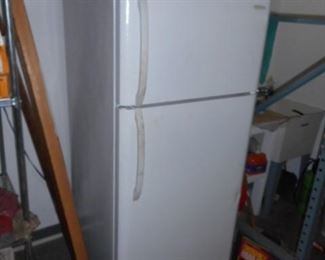 Frigidaire  refrigerator/freezer $100