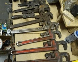 Pipe wrenches