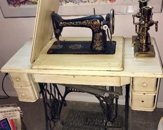 Singer Antique Sewing Machine in cabinet
