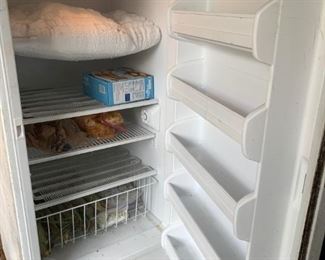 #40		Ge manuel defrost freezer 17 cu	 $65.00 
