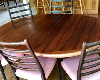 Dining Table with 8 Chairs & 2 Leafs