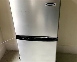 Franklin Chef Refrigerator with Upper freezer