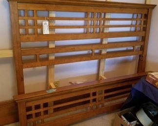 #20 mid centry style queen bed frame maple wood $175.00