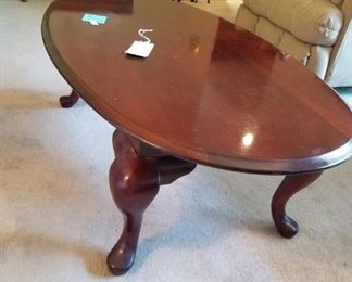 #5 queen anne leg oval wood coffee table 43x35x16 $75.00