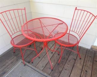 CAFE METAL TABLE AND CHAIRS