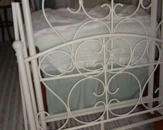 TWIN SIZE METAL BED FRAME 