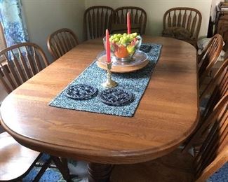 Beautiful oak table with 12 chairs