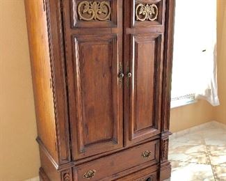 Armoire - $150 - (42W 22D 72H)