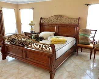 King Head/Foot Board w/side rails - $300 - (82W 91L)