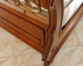 Footboard detail