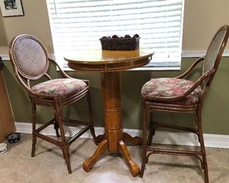 PERFECT SIZE TABLE & CHAIRS 