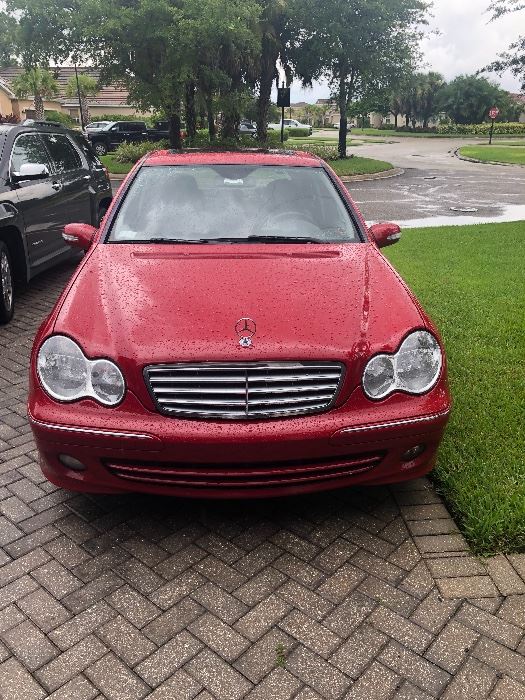 LIKE NEW 2006 MERCEDES BENZ C 280.  ONLY 39,947 TOTAL MILES 
ONLY 1 OWNER ELDERLY BARELY DROVE.  THE ONLY 2 IMPERFECTIONS WITH THE CAR IS 2 SHOPPING CART DINGS AS PICTURED NEXT 
