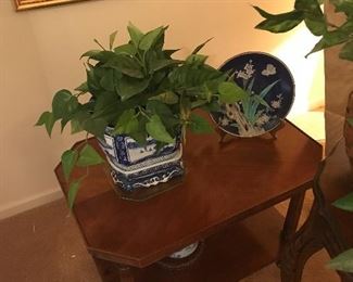 Nice side table and glassware.