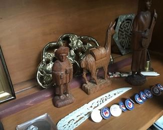 Miscellaneous brass and wood decor