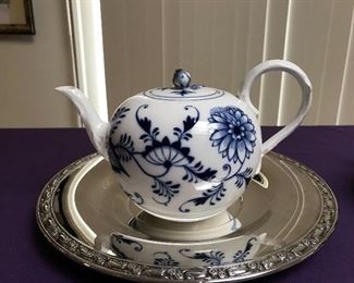 Blue onion teapot