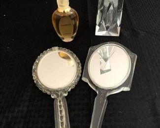 Woman's Vanity Items https://ctbids.com/#!/description/share/207755