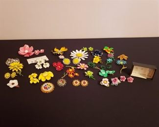 Vintage Floral Earrings & Brooches https://ctbids.com/#!/description/share/208405