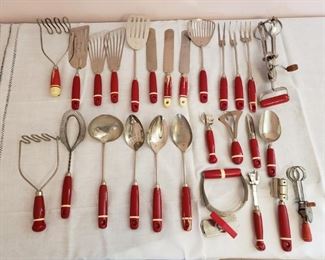 Vintage Utensils https://ctbids.com/#!/description/share/210640