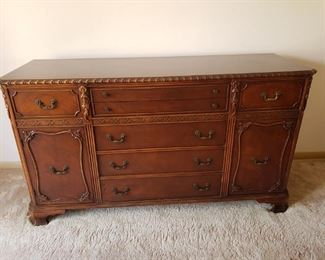 Vintage Bernhardt Buffet/Credenza https://ctbids.com/#!/description/share/210842