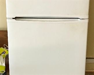 Magic Chef refrigerator 