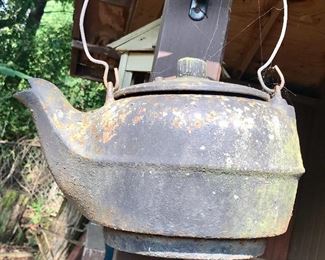 Cast iron kettle 