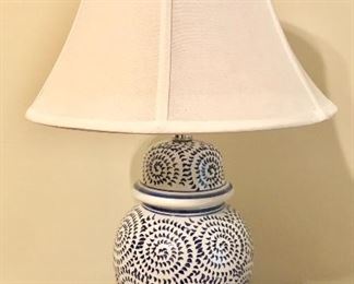 Blue and white decorative lamp 