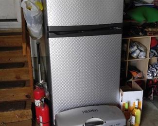 Gladiator Refrigerator & Thermos Grill 2 Go tailgating must