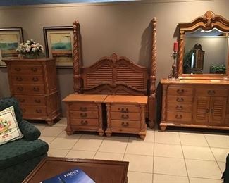 Super looking pine queen bedroom suite 