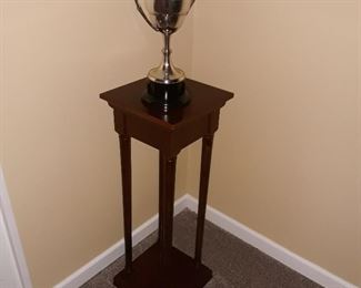 Pedestal stand