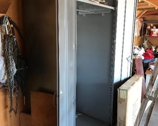 Metal closet