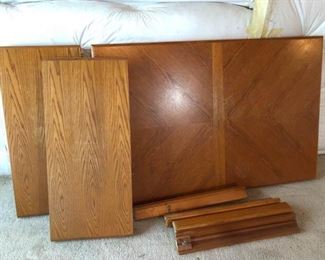 Basset oak table