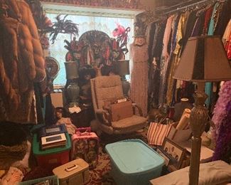 Costume bedroom