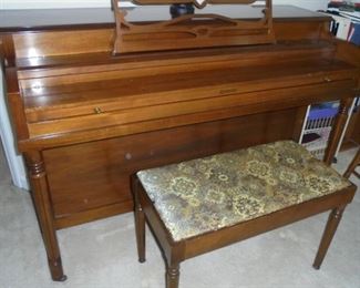 Emerson spinet piano w/bench