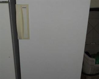Kenmore up right freezer 4'