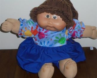 Cabbage in blue dress w/brown hair 1973 signed