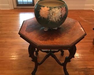 Beautiful antique parlor table, antique pottery 