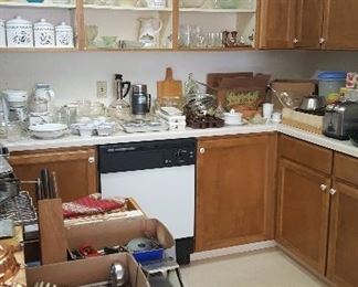 Lots of Kitchen Items including Pyrex!