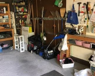 LAWN AND GARDEN HAND TOOLS