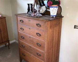 VINTAGE 5 DRAWER DRESSER WITH MIRROR