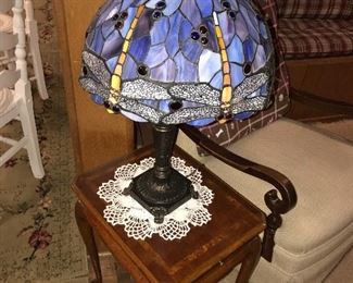 STAINED GLASS TABLE LAMP