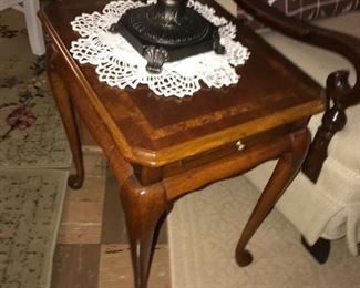 STAINED GLASS TABLE LAMP