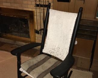 VINTAGE ROCKING CHAIR