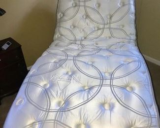 2017 Select Comfort Sleep Number Twin Size Bed W/Remote