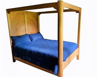 Lot 035
Rustic Four Poster Oak Bed
