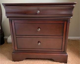 Lot 037
O'Palier Nightstand