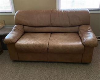 Lot 061
Contemporary Leather Love Seat Sofa