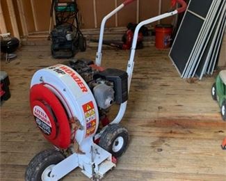 Lot 403
Briggs & Stratton Little Wonder Leaf Blower