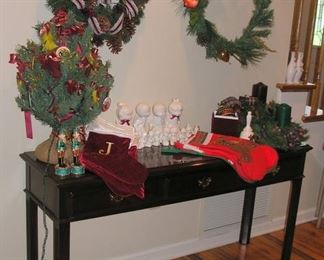 Hall table Hickory Furniture