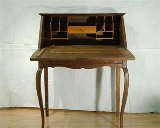 Writing Desk w Key
