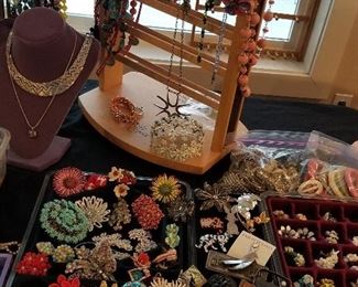 Vintage flower pins and jewelry 